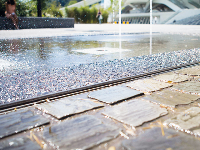 draining large flat pavements