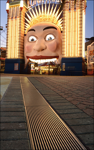 Milsons Point forecourt